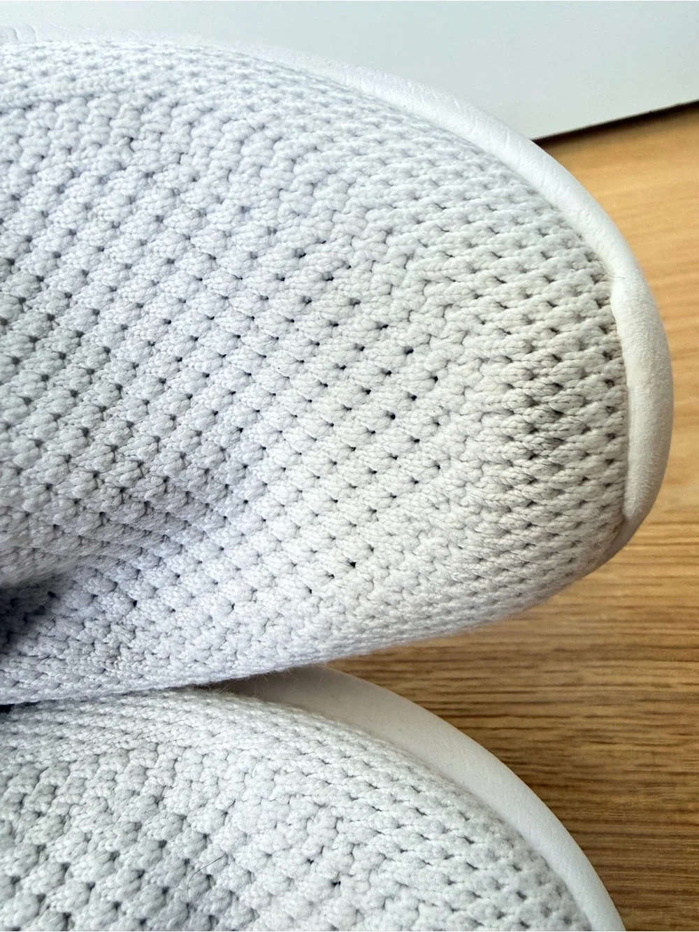 APL Slip-On Knit Sneakers in Black and White Women’s 8.5 Great Condition